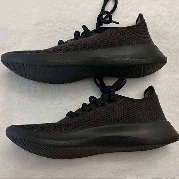 {Sz7} ALLBIRDS Women's Tree Runners-Jet Black (Black Sole) - Picture 5 of 11